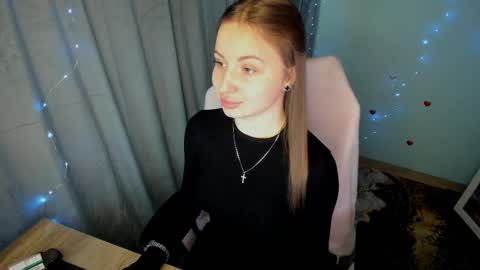 Snapshot of nicoledior_ chatting on February 11, 7:24 am Nicole online show from February 11, 7:24 am
