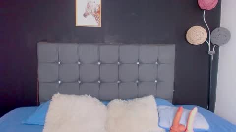 Snapshot of nicolee_8 chatting on October 12, 2:27 pm nicolee_8 online show from October 12, 2:27 pm