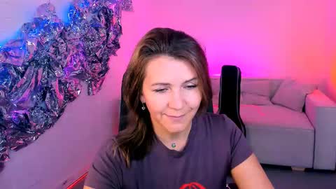 nicolehits online show from September 15, 5:18 am