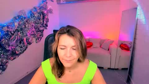 nicolehits online show from October 12, 5:17 am