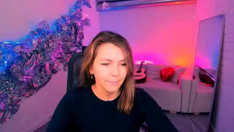 nicolehits online show from October 13, 9:20 am