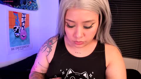 Snapshot of nicoleozzyy chatting on December 31, 8:02 pm Nico online show from December 31, 8:02 pm