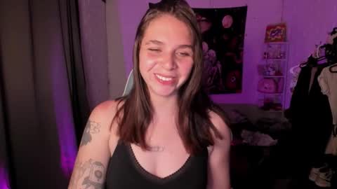 Nicol independent model online show from September 14, 11:37 pm