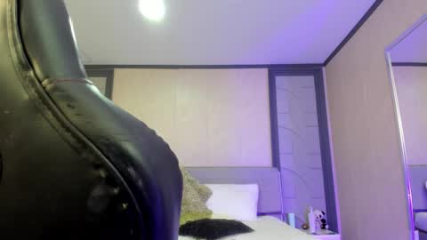 Call me Nicolette online show from November 11, 9:15 pm