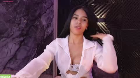 Snapshot of nicollbashel chatting on December 16, 10:50 am Nicoll Independent model online show from December 16, 10:50 am