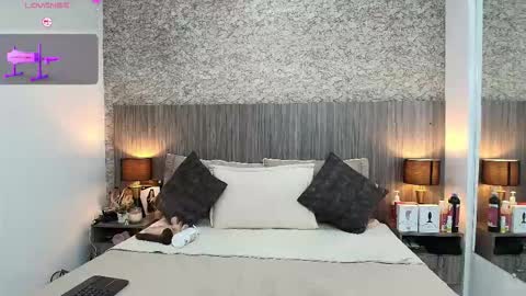 Nicolle Alvarez online show from March 25, 11:27 am