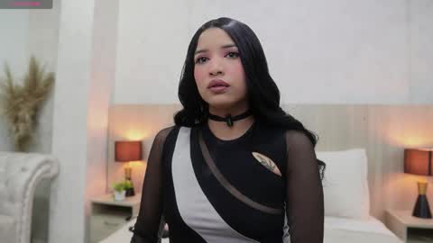 Nicolle Alvarez online show from May 9, 11:26 am
