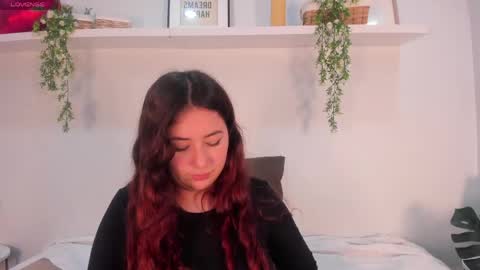 Snapshot of nicolle_evanss_ chatting on June 6, 6:07 am nicolle_evanss_ online show from June 6, 6:07 am