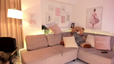 Nicolle online show from February 13, 3:39 am