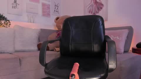 Nicolle online show from February 21, 10:59 pm