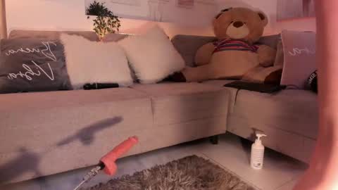 Nicolle online show from February 26, 11:26 pm