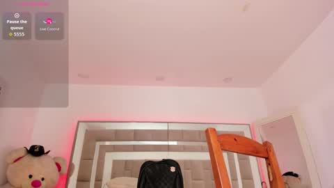 Nicolle online show from October 15, 12:49 pm