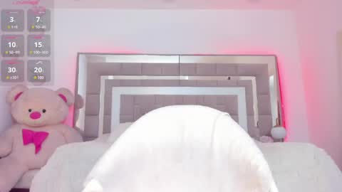 Nicolle online show from April 21, 12:22 pm