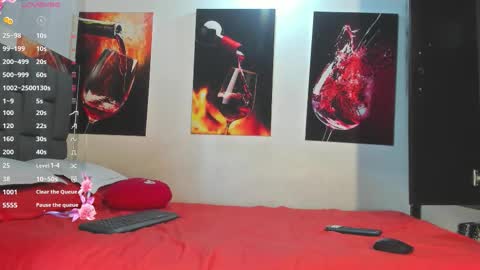 nicolle_hanks1 online show from October 25, 1:24 am