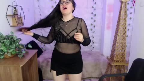 Snapshot of nicolle_silva chatting on May 8, 2:17 am Nicolle online show from May 8, 2:17 am
