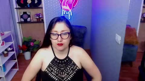 Nicolle  online show from July 19, 11:47 am