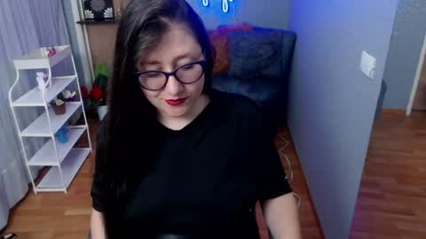 Nicolle  online show from August 2, 12:14 pm