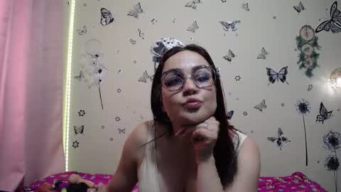 nicolle_sky online show from November 1, 3:25 pm