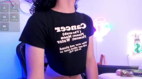 nicolle_smithh_ online show from April 4, 2:14 pm