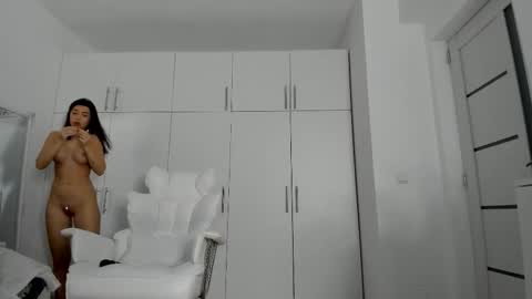 Nicolle online show from November 28, 5:43 am