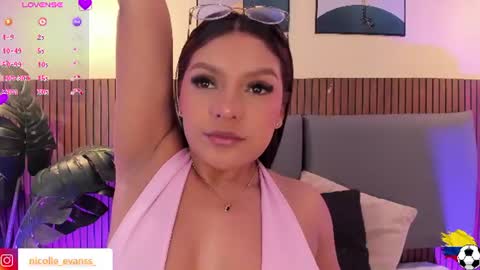 NICOLLE EVANS online show from June 25, 12:20 pm