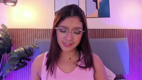 NICOLLE EVANS online show from July 6, 12:13 pm