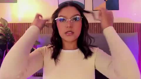 NICOLLE EVANS online show from July 15, 12:32 pm