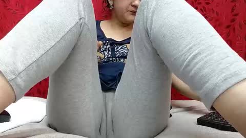 NICOLLE online show from November 21, 9:35 pm