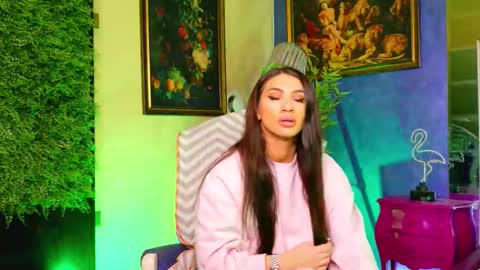 Nicolle online show from October 8, 7:33 pm