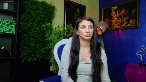 Nicolle online show from February 15, 3:31 pm