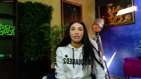 Snapshot of nicollepalmer chatting on April 22, 7:11 am Nicolle online show from April 22, 7:11 am