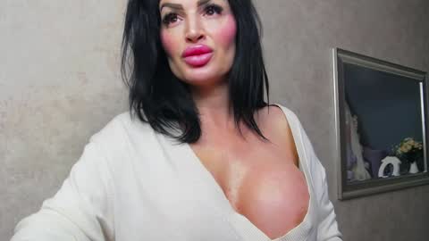 Nicolle online show from January 23, 11:05 pm