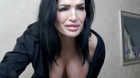 Nicolle online show from January 26, 11:08 pm