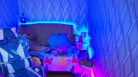 Nicolle Miley online show from October 25, 3:14 am