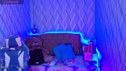 Nicolle Miley online show from October 29, 3:09 am