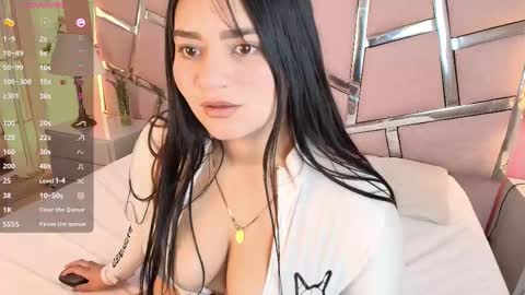 nicollevsconttei online show from December 20, 1:40 pm