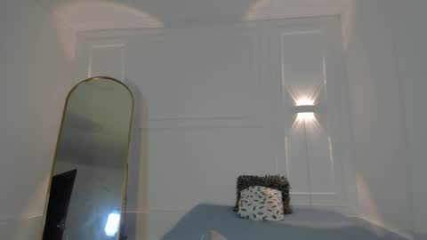 Nicol online show from March 6, 9:33 pm