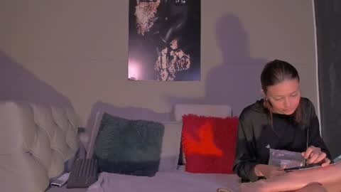 Snapshot of nicolvibes_212 chatting on June 21, 7:38 pm Nicol online show from June 21, 7:38 pm