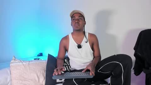 Snapshot of nicoymark1 chatting on March 15, 10:32 am Nico y Mark online show from March 15, 10:32 am