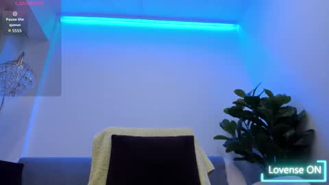 Snapshot of nidia_skye chatting on September 20, 5:41 am Adine online show from September 20, 5:41 am
