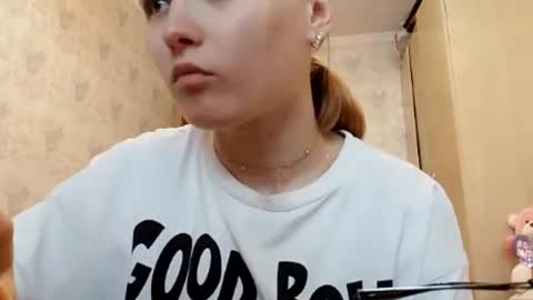 Snapshot of nievesmarchal chatting on April 6, 3:24 pm Ella online show from April 6, 3:24 pm