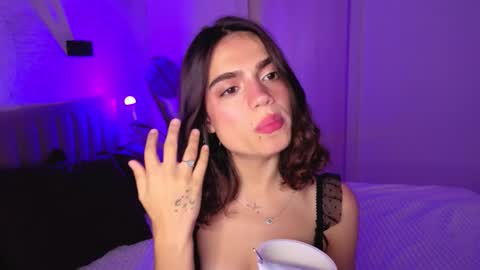 Snapshot of nightfloat chatting on September 25, 5:22 am Daisy nd Tyler 3 online show from September 25, 5:22 am