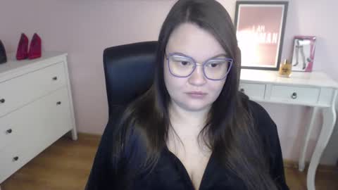 Snapshot of nightholly chatting on February 10, 5:33 am Holly online show from February 10, 5:33 am