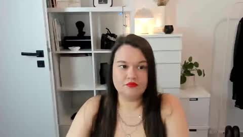 Snapshot of nightholly chatting on February 25, 7:07 am Holly online show from February 25, 7:07 am