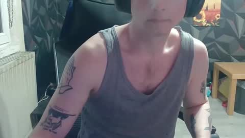 Snapshot of niglo620 chatting on April 13, 1:05 pm niglo620 online show from April 13, 1:05 pm