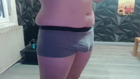 Snapshot of niglo620 chatting on April 16, 12:17 pm niglo620 online show from April 16, 12:17 pm