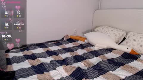 Niia online show from November 30, 2:43 pm