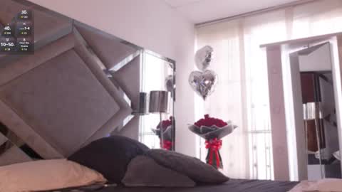 niiaa01 online show from September 22, 8:00 pm