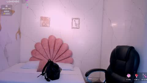 Snapshot of niickyjones chatting on June 17, 5:10 am Anni online show from June 17, 5:10 am