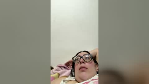 Snapshot of niickyjones chatting on June 18, 2:23 am Anni online show from June 18, 2:23 am